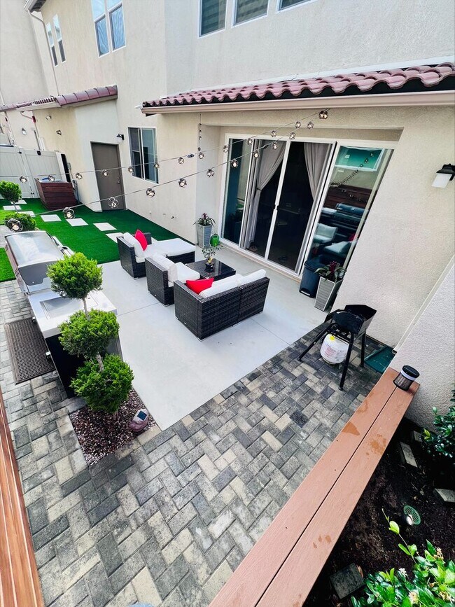 Foto del edificio - PRICE REDUCED | SOLAR | Great Location