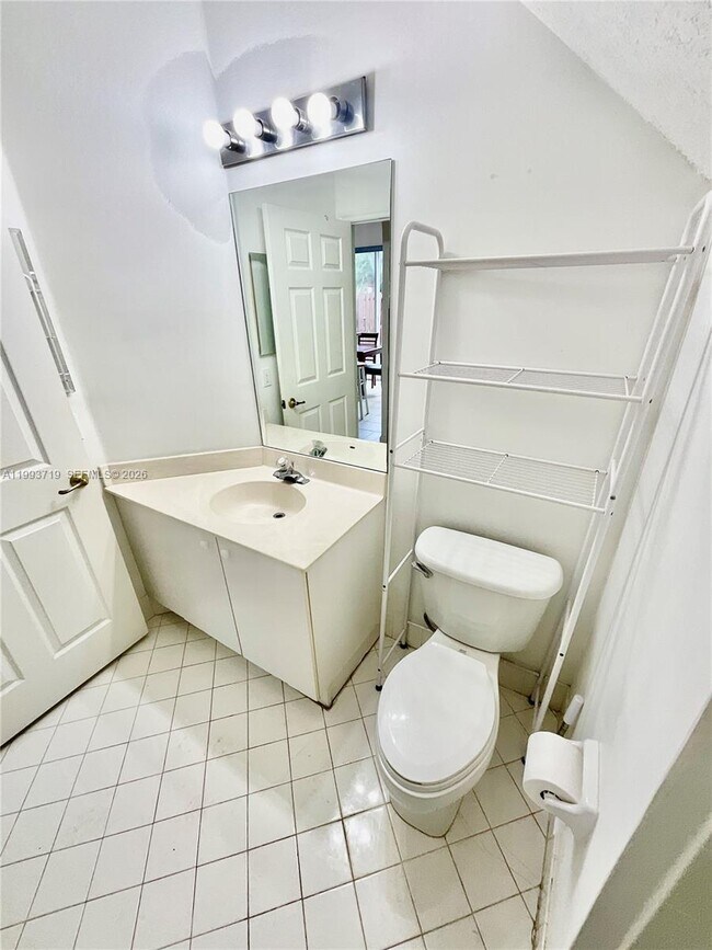 Foto del edificio - 5628 NW 113th Ave