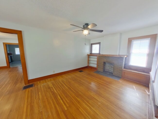 Building Photo - 334 S Estelle St