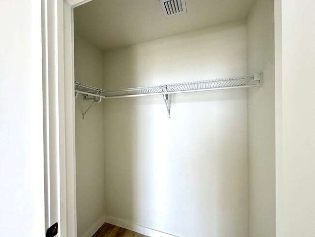 Building Photo - 512 SW 4th Ave