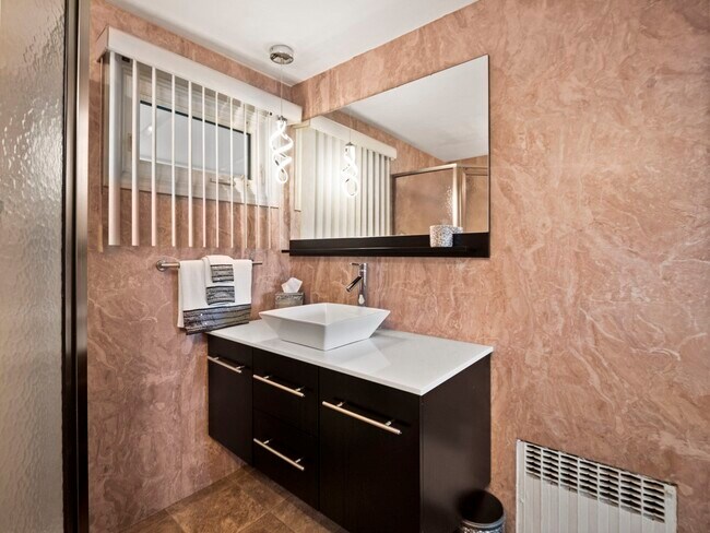 Foto del edificio - 73 Ridge Rd