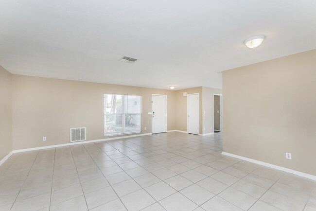 Building Photo - 7932 San Miguel Dr