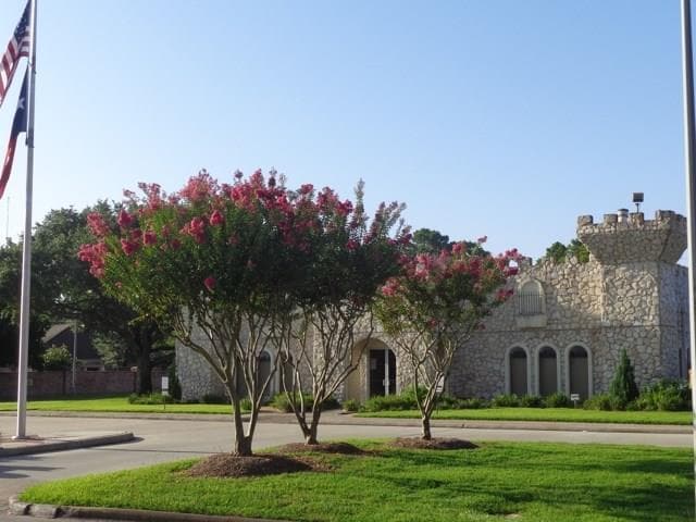 Building Photo - 8814 Fairbloom Ln
