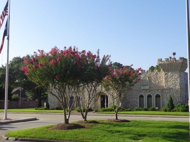 Foto del edificio - 8814 Fairbloom Ln