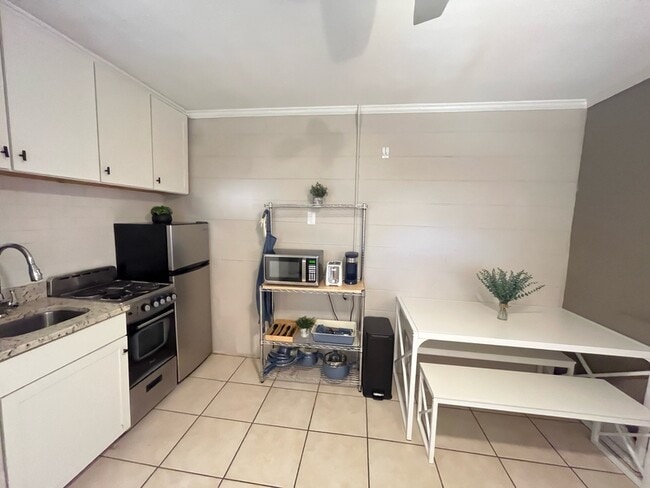 Photo - 402 S Holly St Apartment