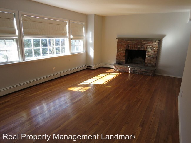 Building Photo - 8 Beech Pl