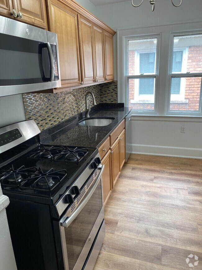 Building Photo - 910 Beaconsfield Ave