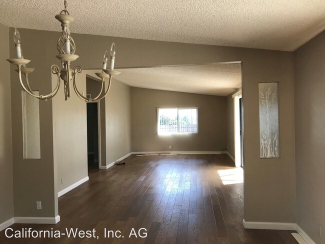 Building Photo - 3 br, 2 bath House - 561 CAMINO CABALLO