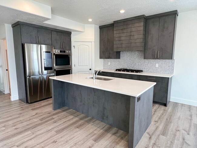 Building Photo - HUGE NEW HOUSE FOR RENT NEAR HILL AFB