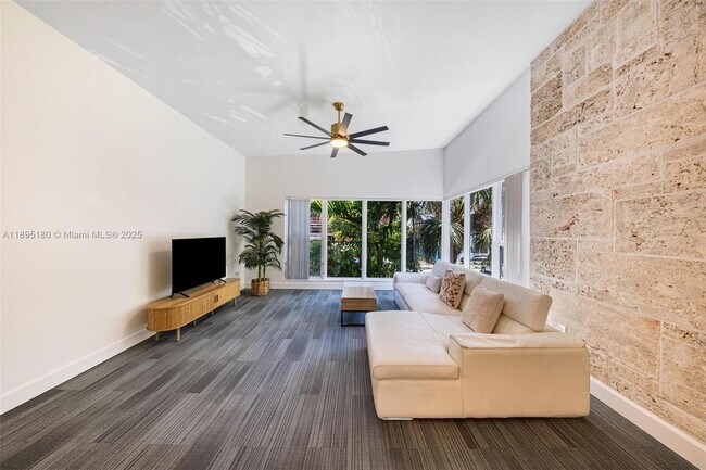 Foto del edificio - 9400 E Bay Harbor Dr