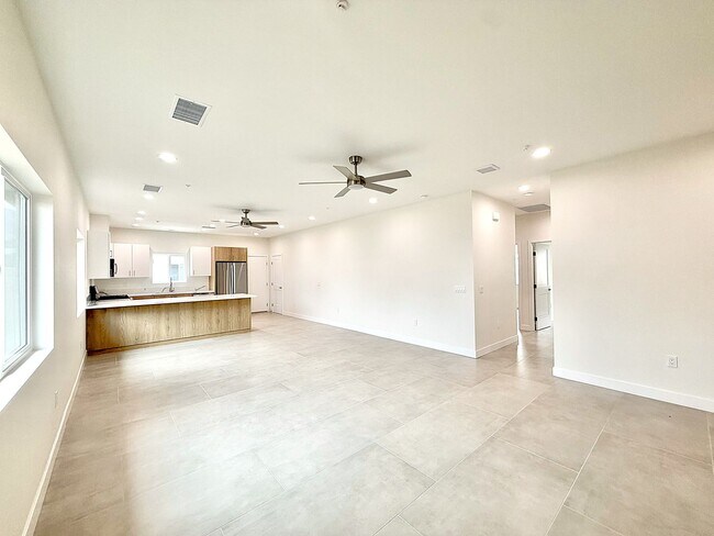 Building Photo - AVAILABLE NOW!! Beautiful 4 Bedroom 3 Bathroom Home in Cathedral City