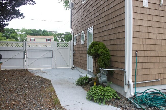 Building Photo - 1069 Callahan St