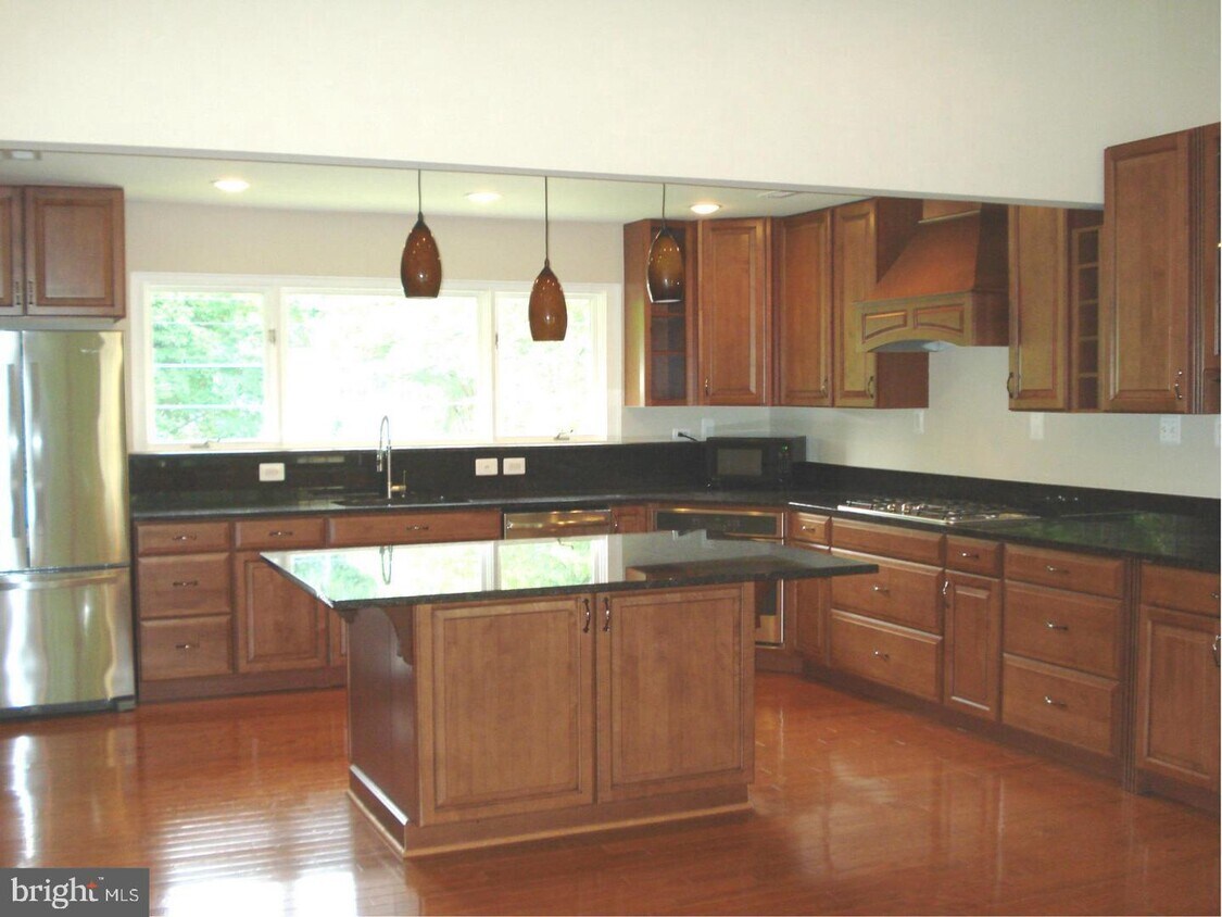 Foto principal - 3143 Juniper Ln