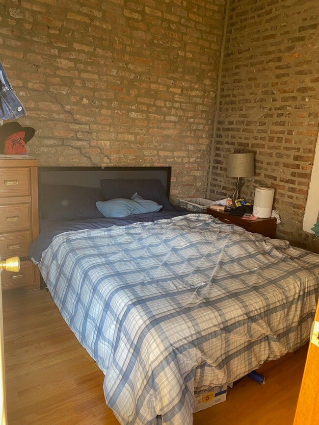 Building Photo - 833 W Chicago Ave