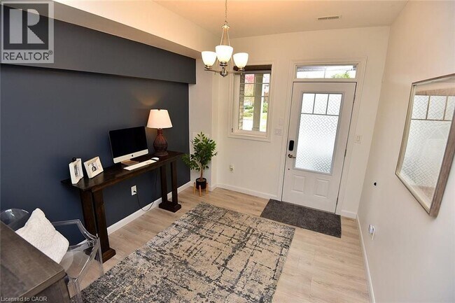 Photo du bâtiment - 310 Fall Fair Way