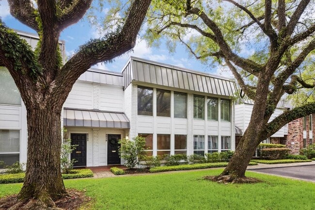 Building Photo - 8978 Chatsworth Dr