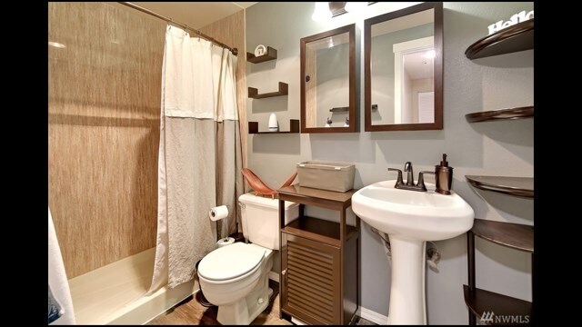 Bathroom - 7453 Newcastle Golf Club Rd