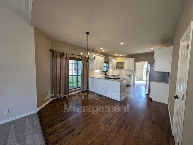 Building Photo - 9914 S 99th E Ave