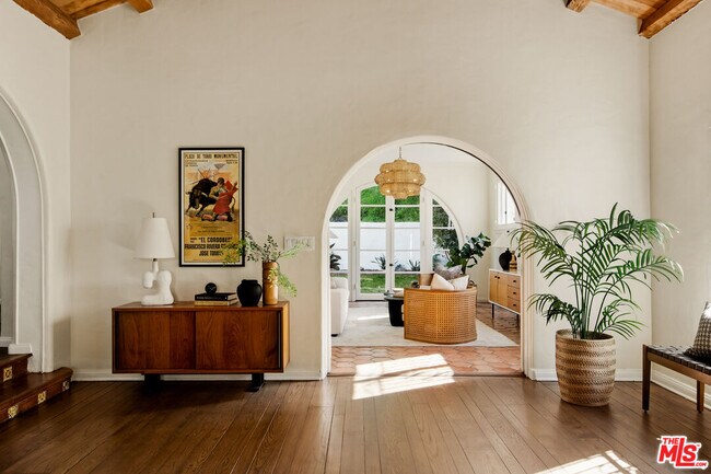 Foto del edificio - 1518 N Beverly Dr