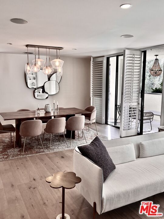 Foto principal - 150 N Almont Dr