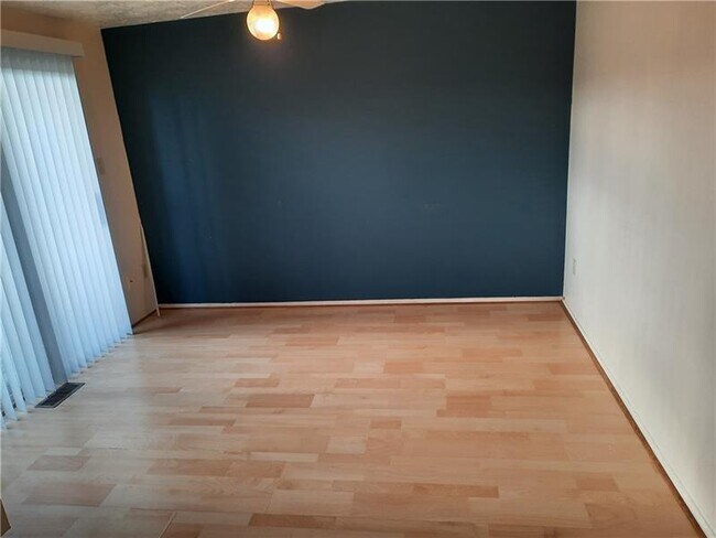 Foto del edificio - 305 Cricketwood Ct