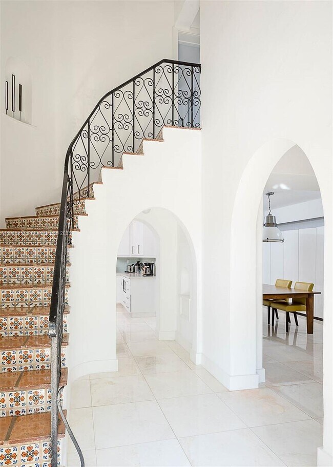 Foto del edificio - 5835 La Gorce Dr