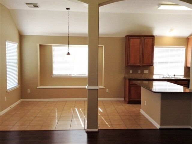 Foto del edificio - 2210 Two Trail Dr
