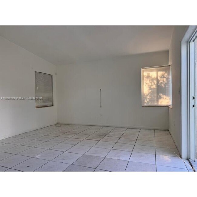 Foto del edificio - 550 NW 118th St