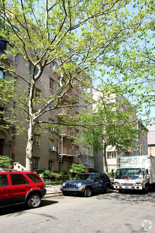 Building Photo - 66 W 88th St