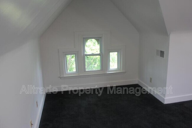 Foto del edificio - 1320 Highland Ave