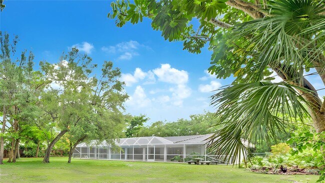 Foto del edificio - 15600 SW 79th Ave