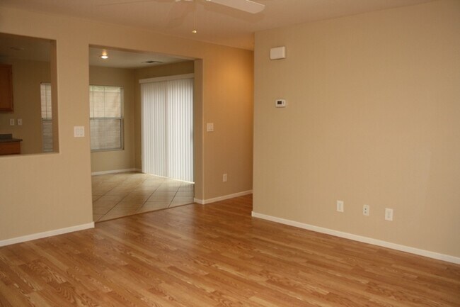 Building Photo - Beautiful 2 Story Home !!!