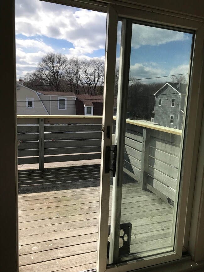 Foto del edificio - 45 Tiogue Ave