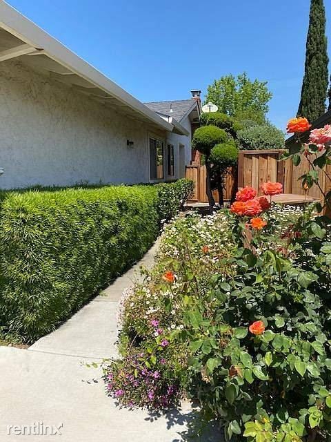 Building Photo - 20275 Vista Ct