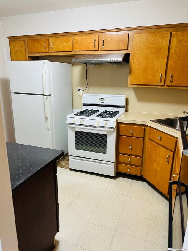 Primary Photo - 61-29 218th St