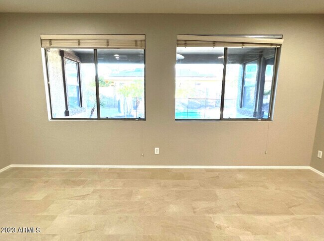 Foto del edificio - 3150 E San Angelo Ave