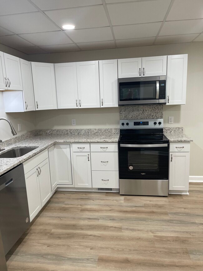 Building Photo - 100 Laurel Hill Cir