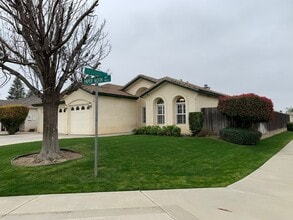 Building Photo - 9805 Paper Moon Way