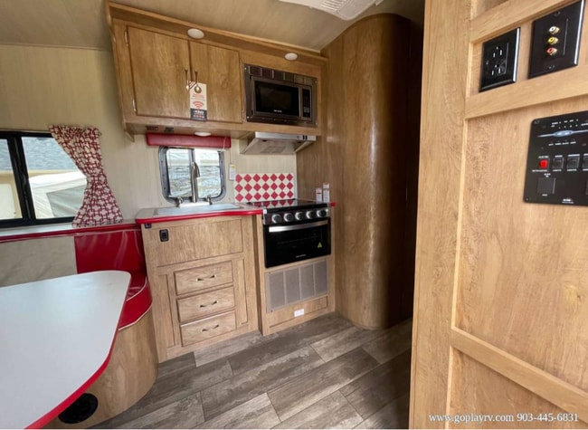 Building Photo - 315 Osborne St