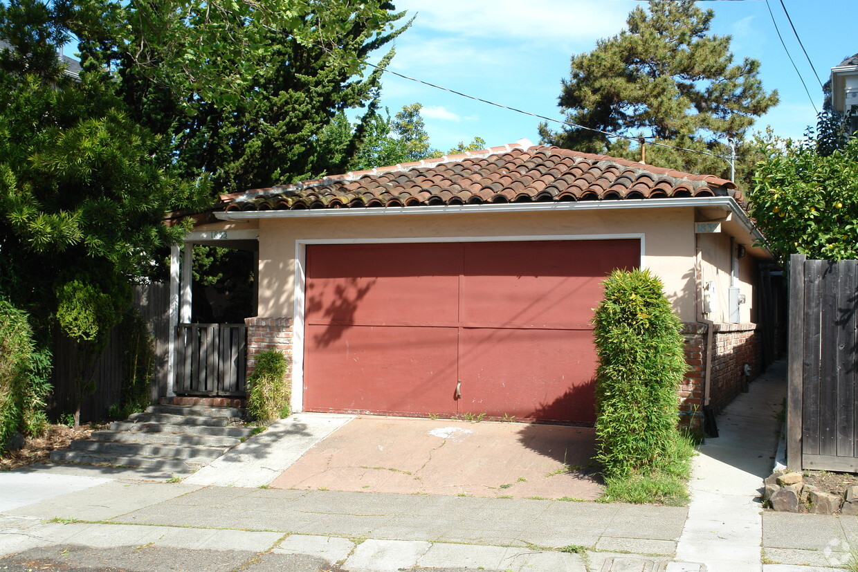 Building Photo - 1833 Addison St