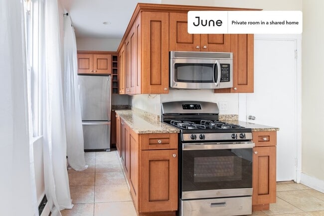 Building Photo - Room in Shared 5 bed/1 bath home