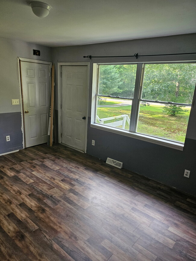 Building Photo - 21 Hickory Cir