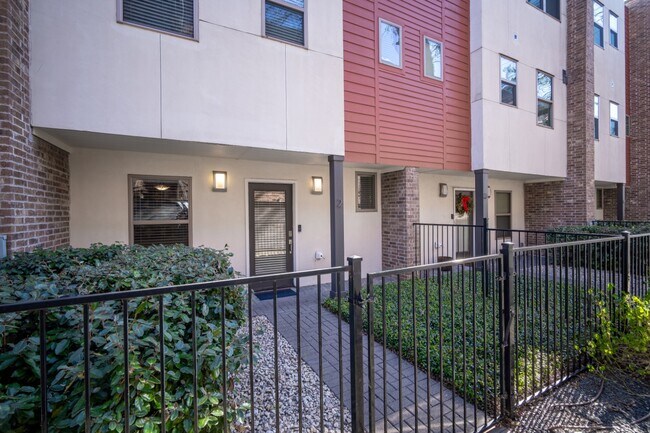 Foto del edificio - 2 Bed + Flex Room Option in East Dallas Townhome off Greenville Lakewood Neighborhood