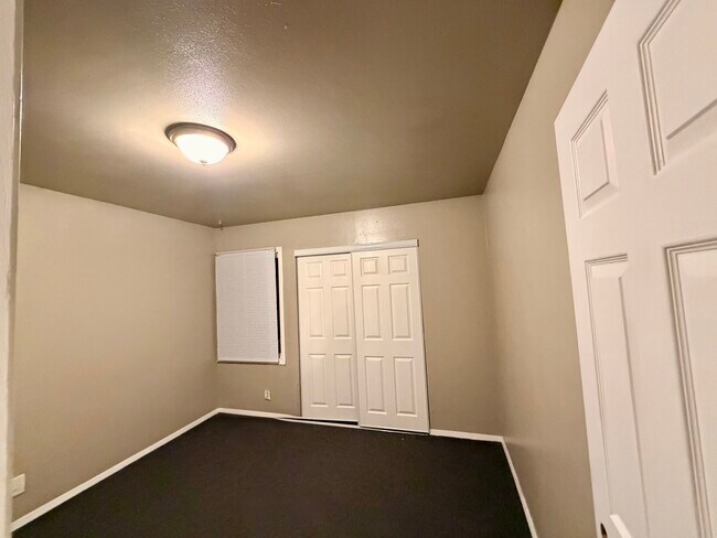 Foto del edificio - 7918 N Granville Rd