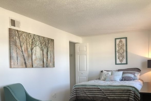 Diseño de interior moderno - Knoll Ridge Townhomes