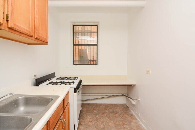 Foto del edificio - 1542 N Kedzie Ave