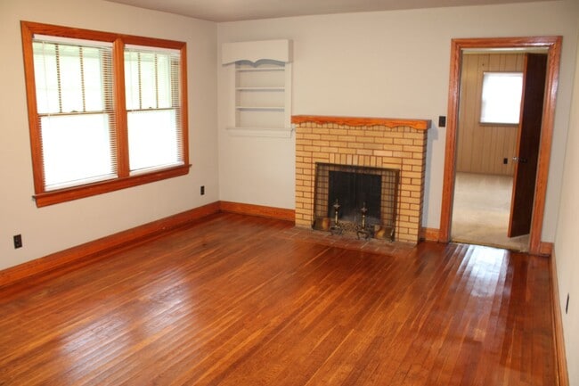 Building Photo - Fenced yard in heart of Decatur!