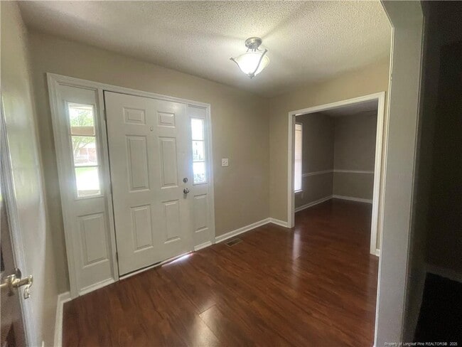 Building Photo - 6160 Lakeway Dr
