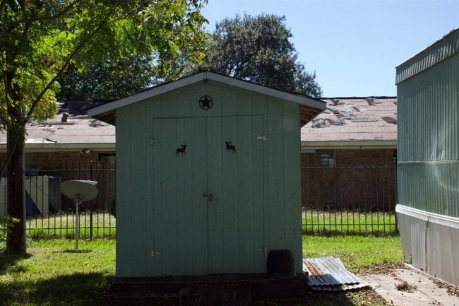 Building Photo - 510 N Shirley St