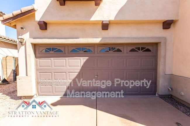 Building Photo - 2185 N Mosley Dr